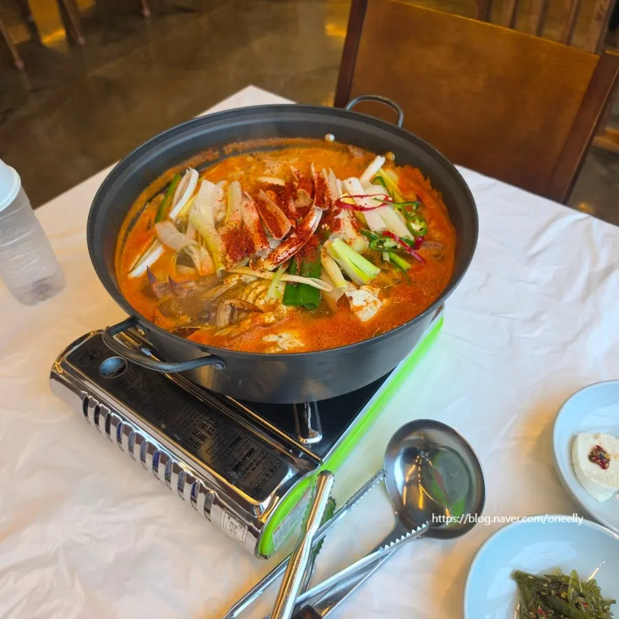 Crab soup pot starting to boil