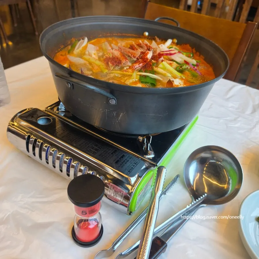 5-minute hourglass on the table next to the crab soup