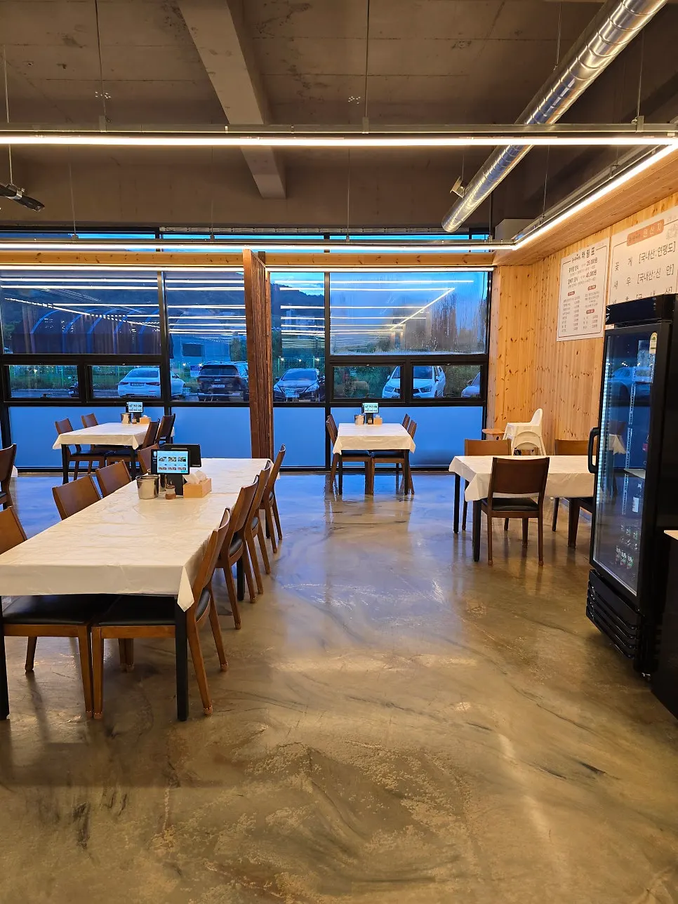 Dining hall at Huni Gejang, good for family meals