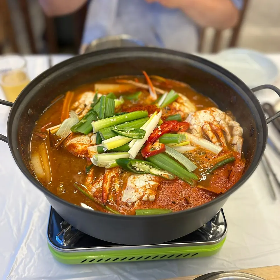 Small size jeongtong kkotgetang served at the table