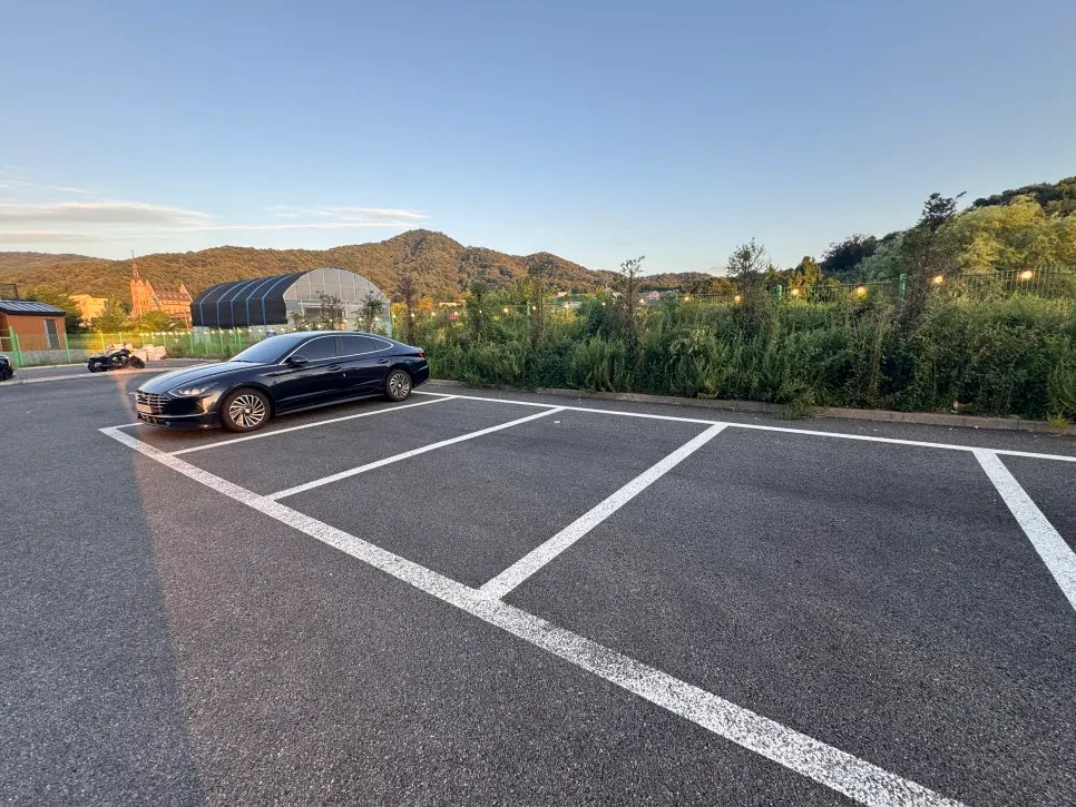 Huni Gejang's private parking lot