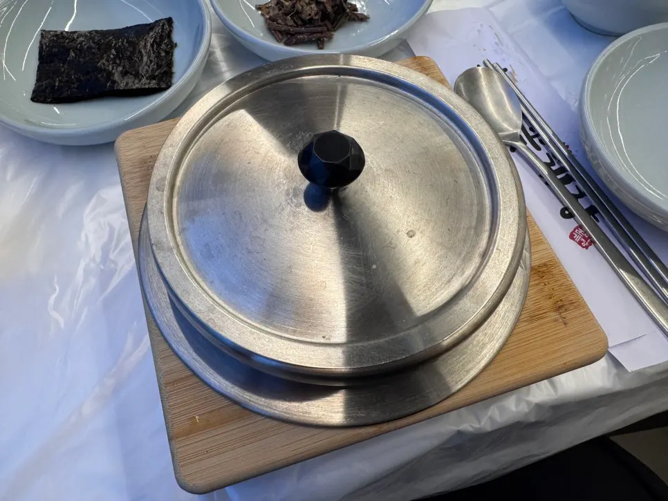 A bowl of separately ordered stone-pot rice