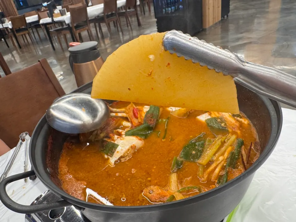 Refreshing, umami-rich crab soup broth