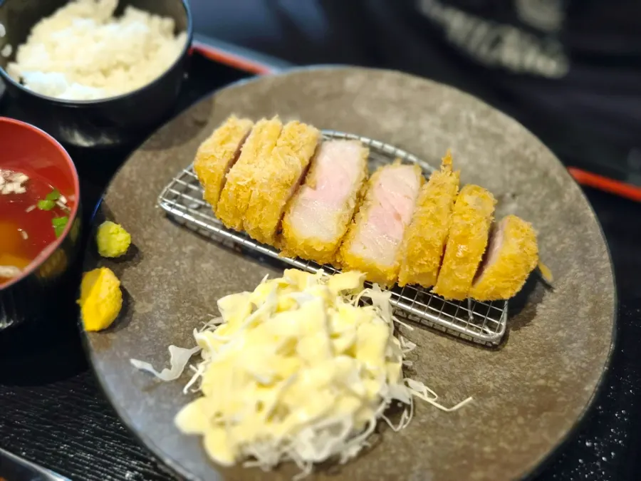 로스 등심카츠 정식 한 상