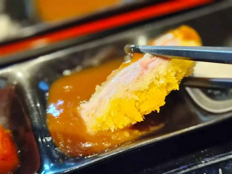 돈까스 소스에 찍은 등심카츠