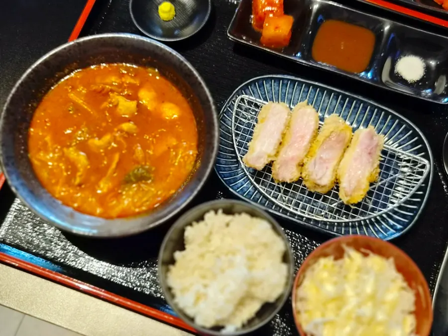 돼지고기 들어간 김치찌개