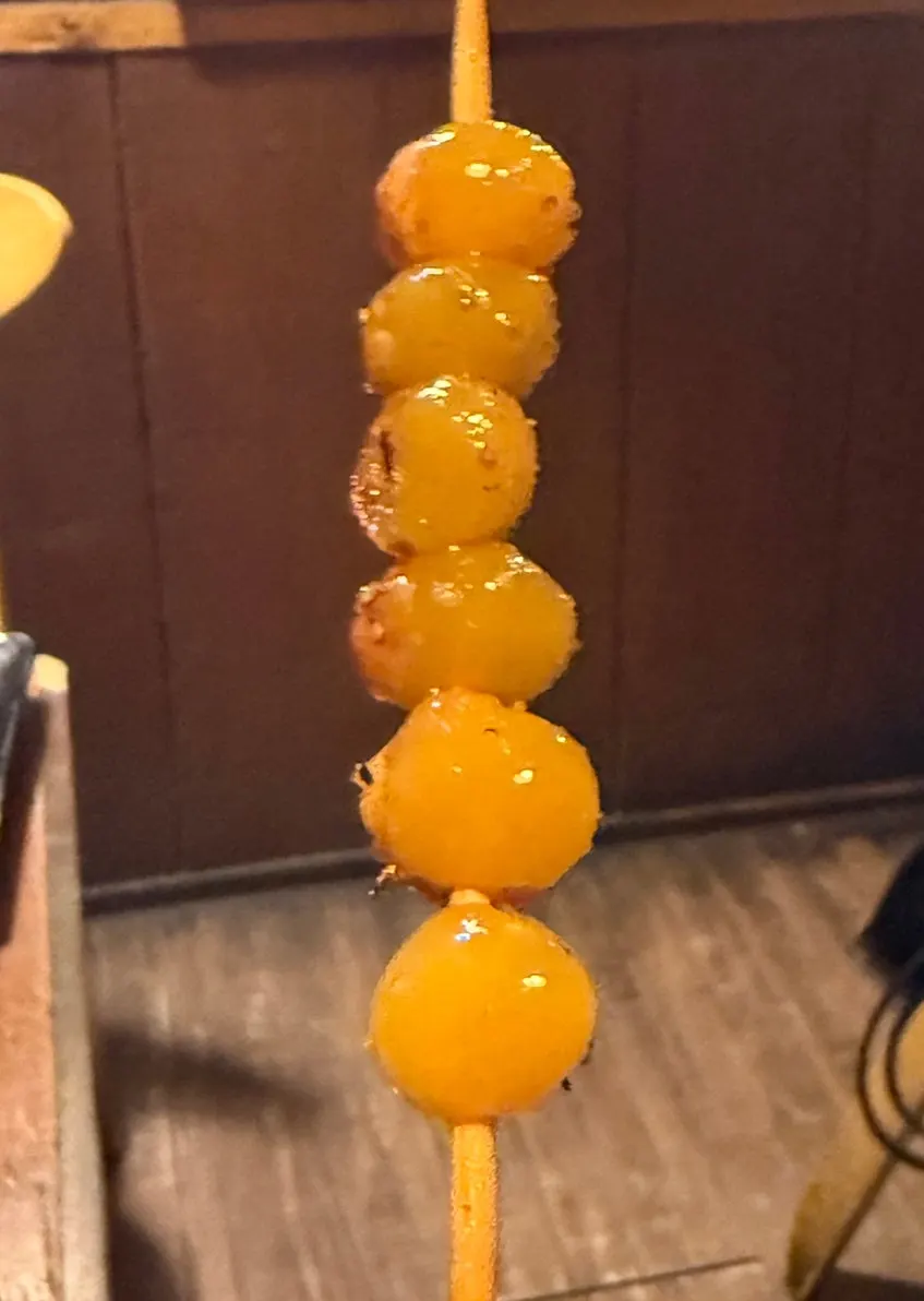추가 주문한 은행꼬치 클로즈업