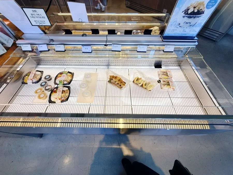 Dessert display at Choi Main Branch