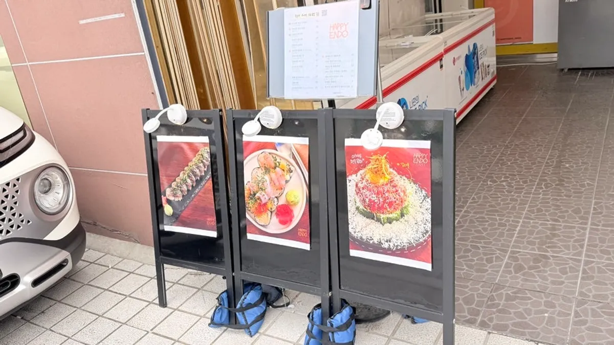Menu displayed at Hatpiendo's entrance
