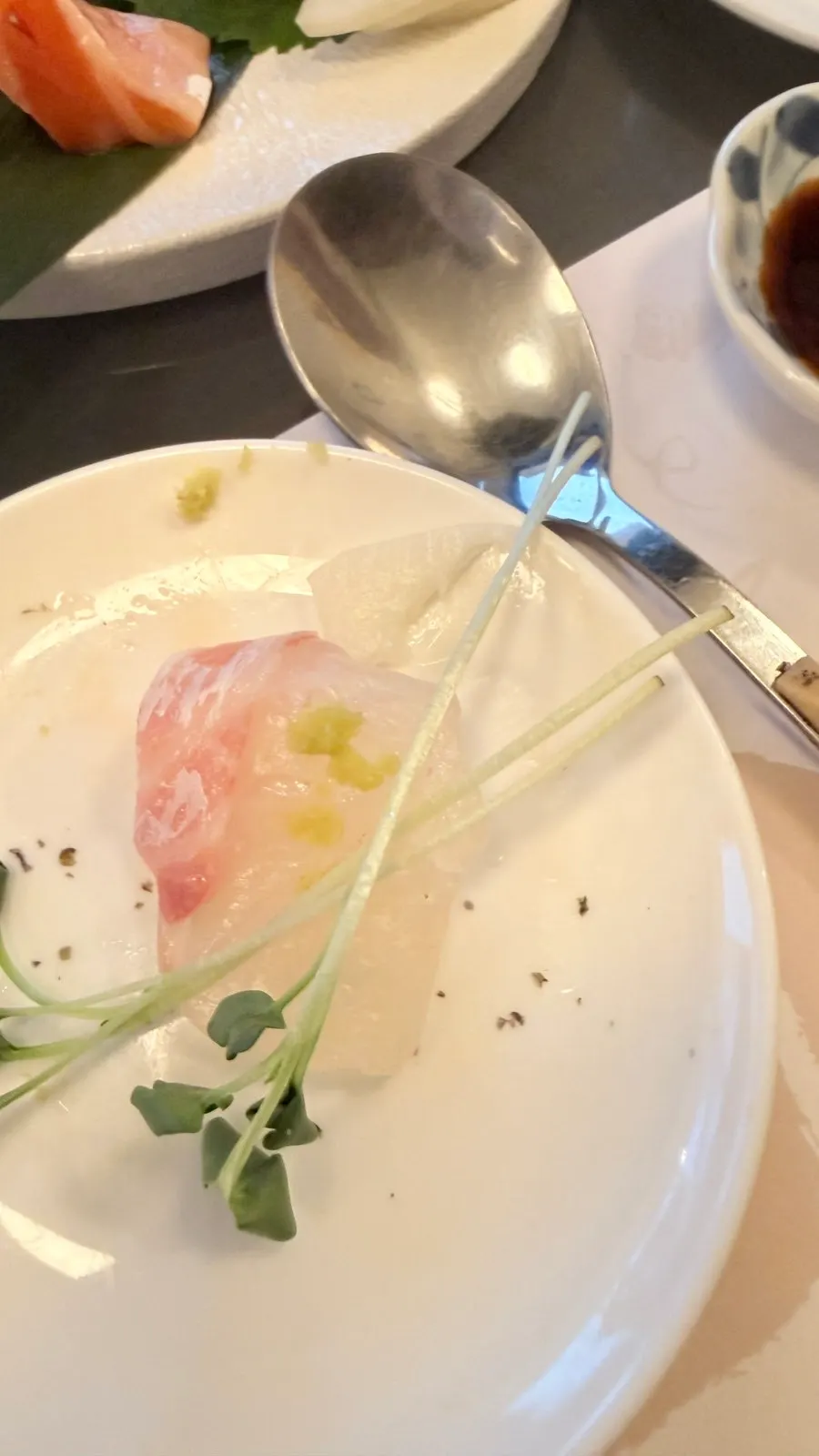 Gim (seaweed) served alongside the sashimi