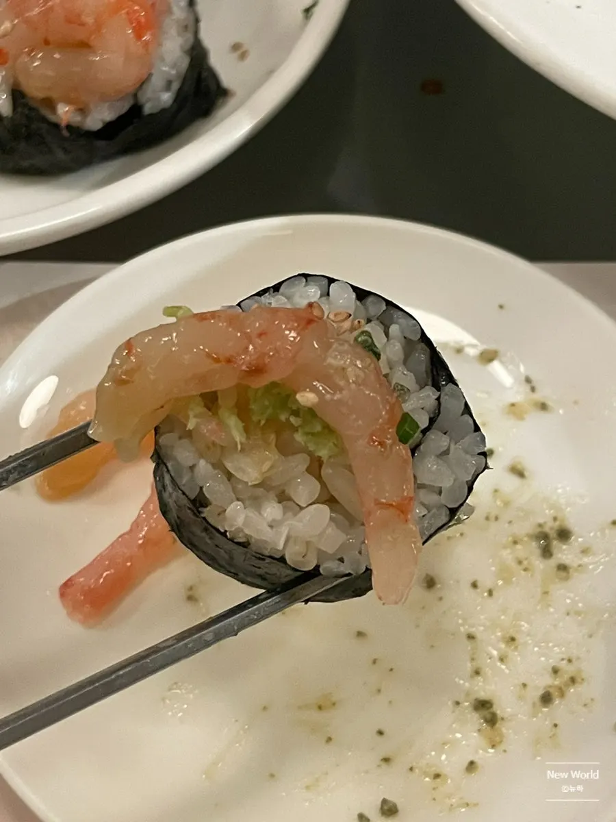 Cross-section of the salt kimbap packed with old kimchi