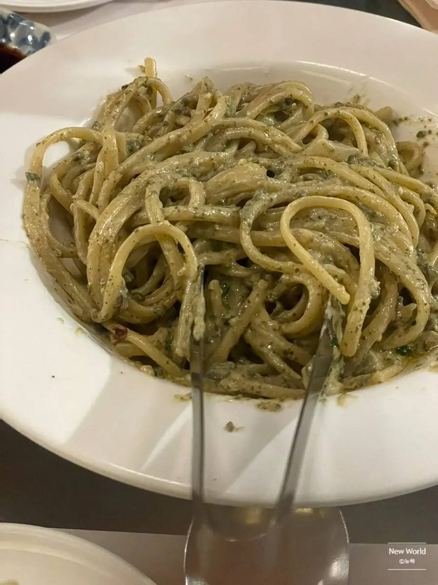 Close-up of the spicy abalone innards pasta