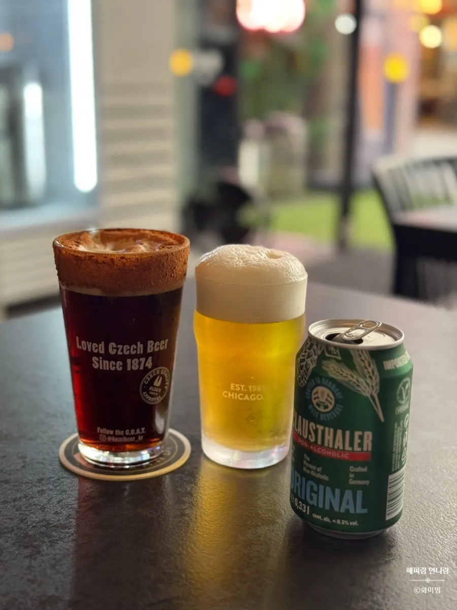 Kozel Dark 500ml rimmed with cinnamon powder