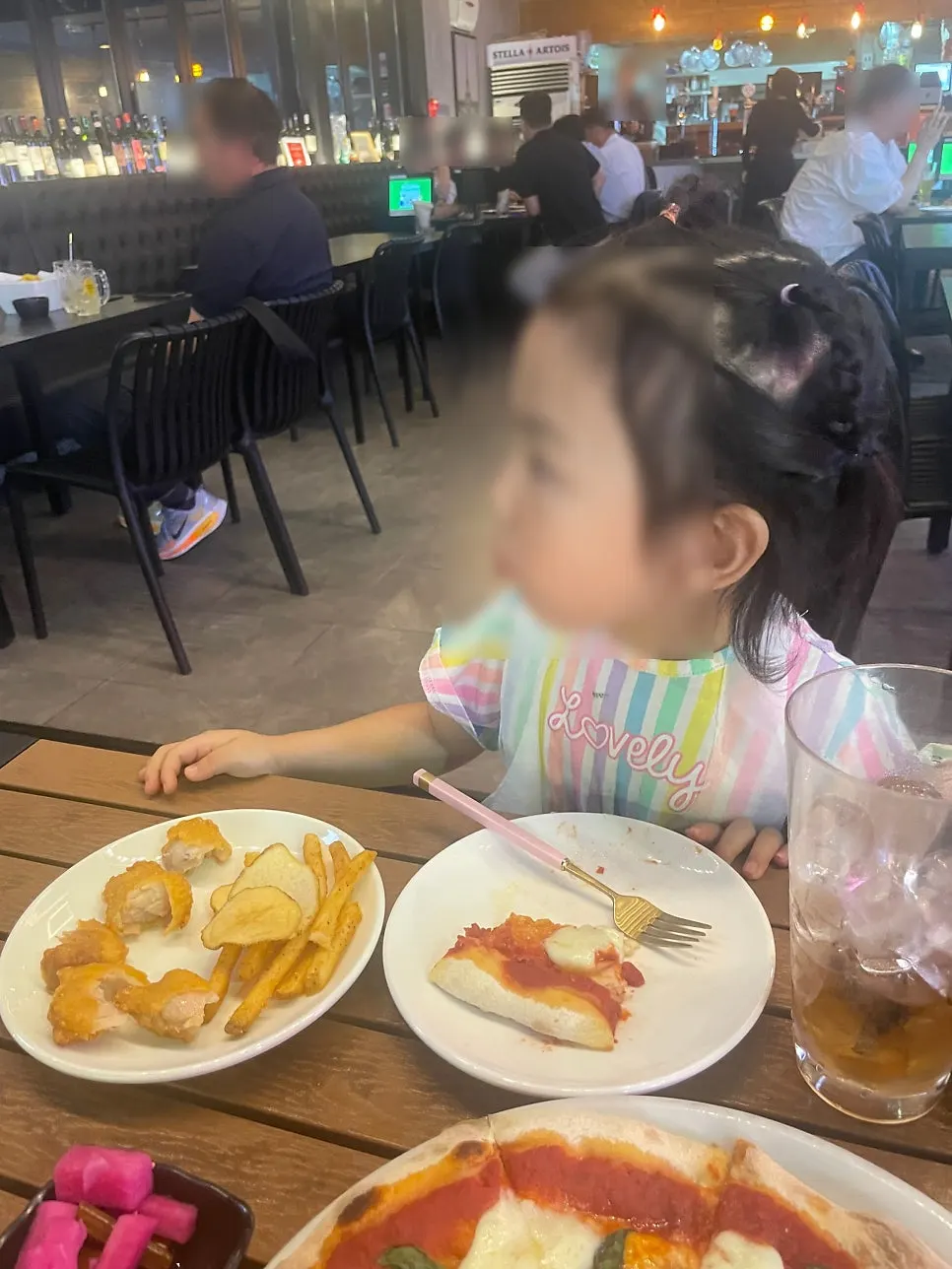 Una porción de pizza Margherita