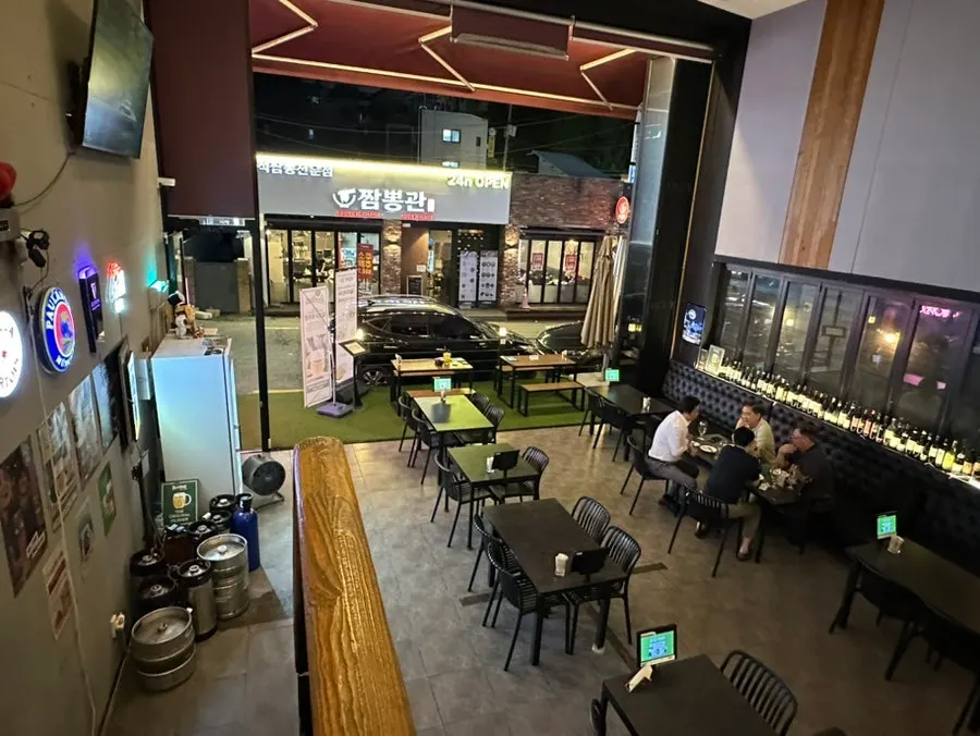 넓게 트인 홉쏘 매장 내부 전경