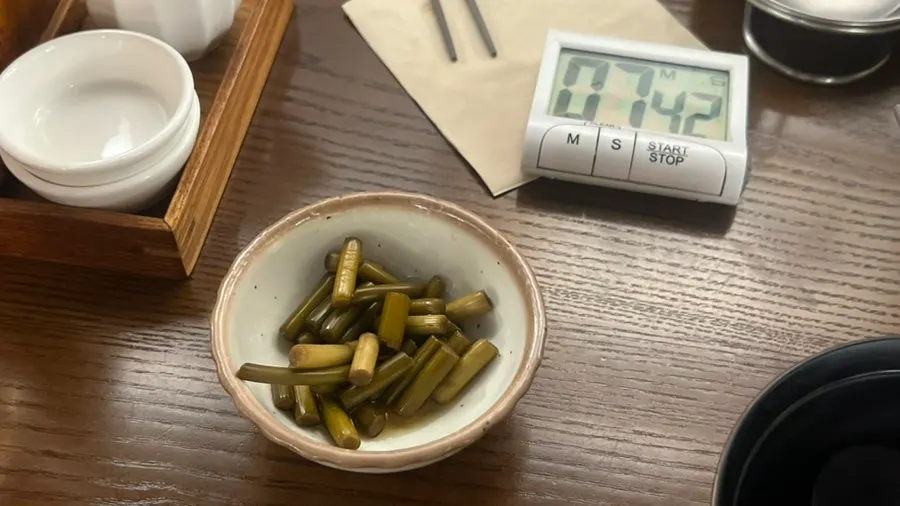 전골과 함께 나온 마늘쫑 밑반찬
