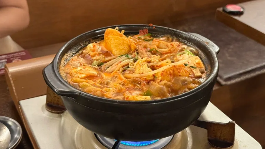더 끓인 뒤 건져낸 곱창과 대창