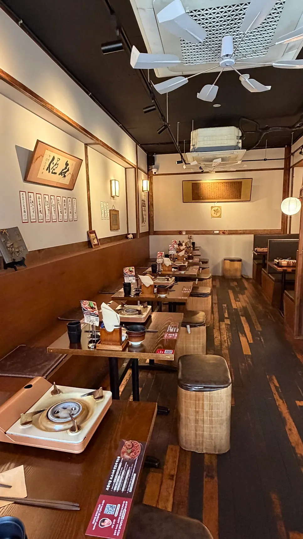Booth seating with individual burners