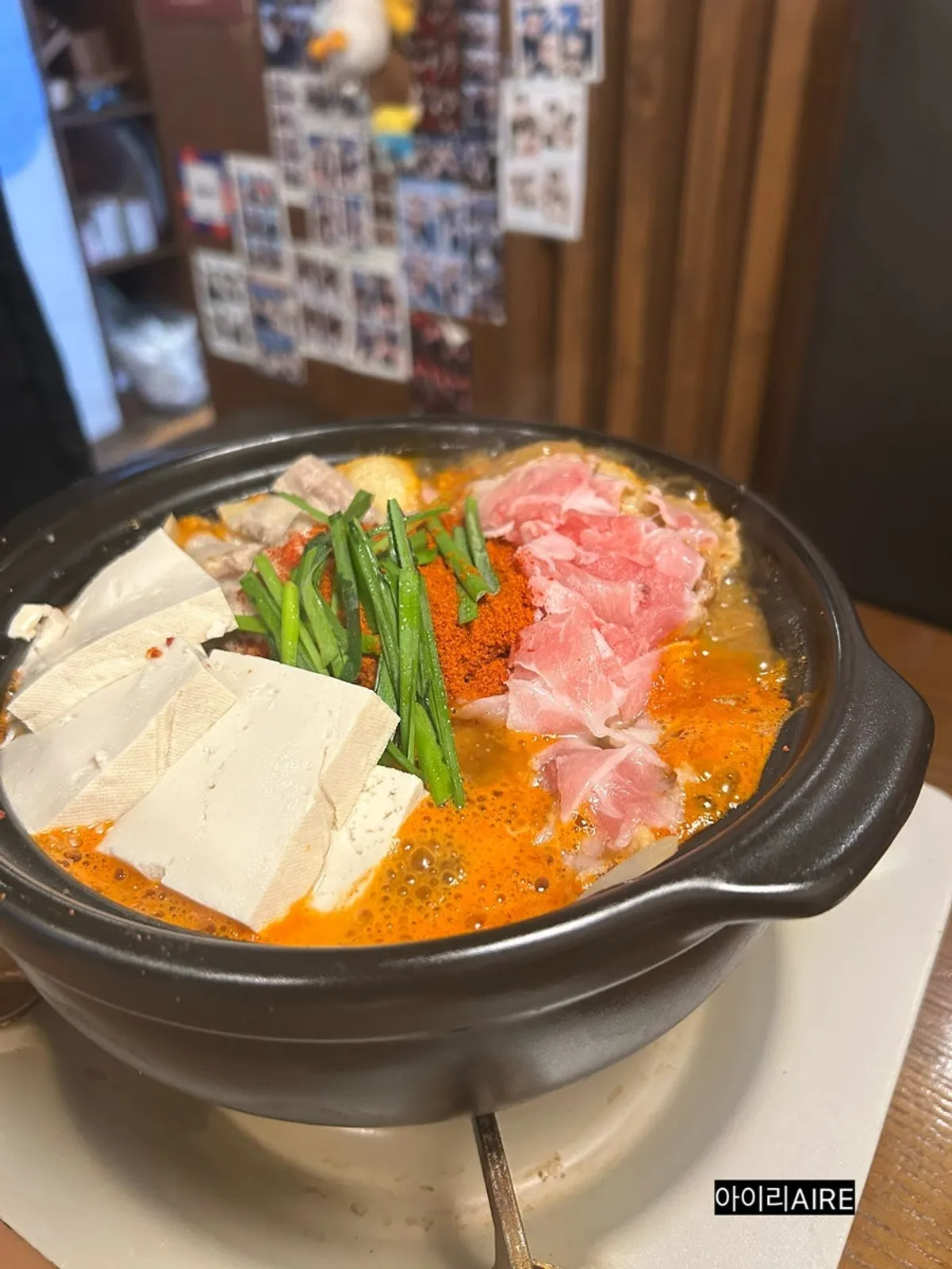 Table setting for gopchang hot pot at Songridan-gil izakaya Horanggul Bangi Branch