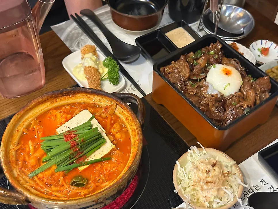 居酒屋氛围的虎穴东坦店内部