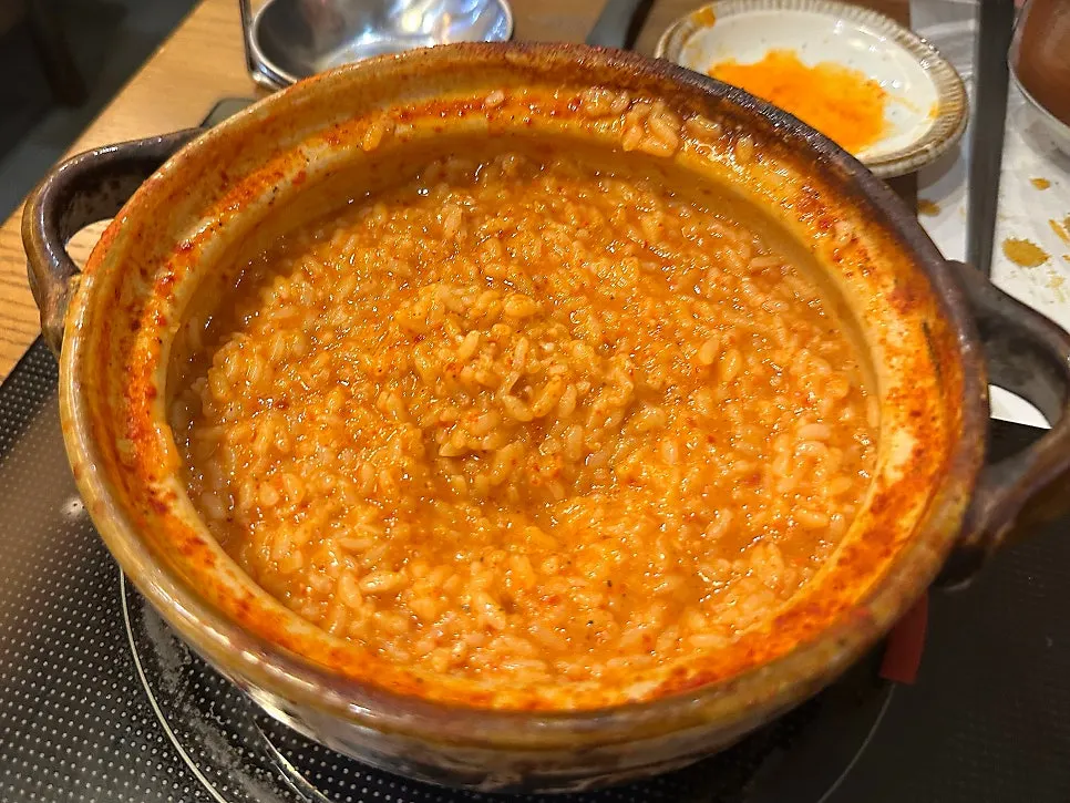 用锅底汤煮成的基础意式烩饭