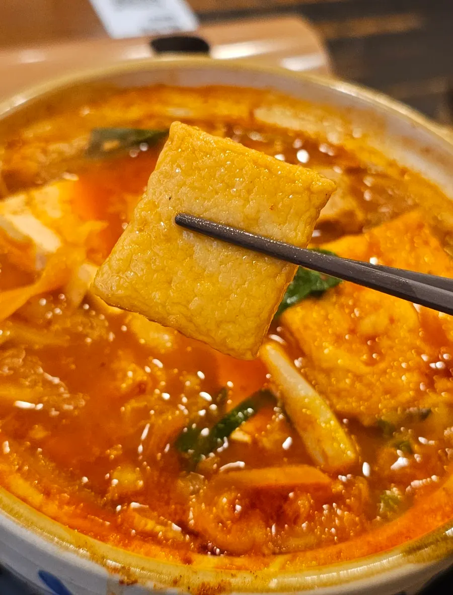 Picking through the ingredients in the beef gopchang-daechang stew