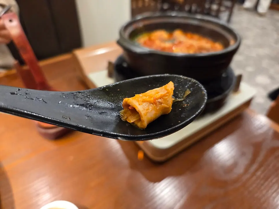 소스에 찍어 먹는 대창