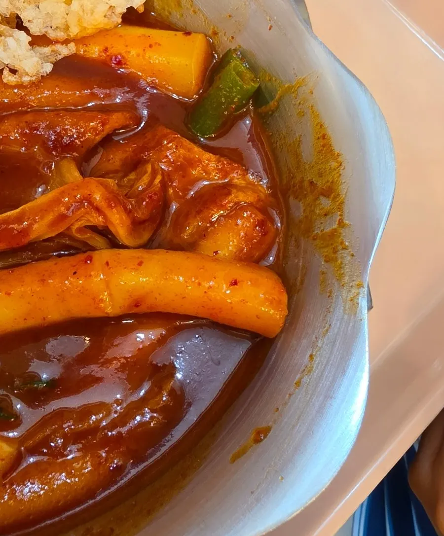 Seocho nurungji tteokbokki topped with scorched rice