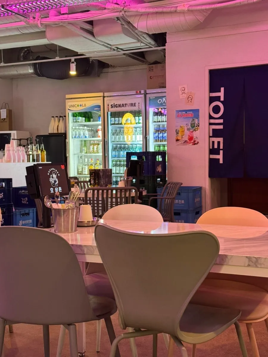 차분한 분위기의 호삼촌 영등포본점 좌석
