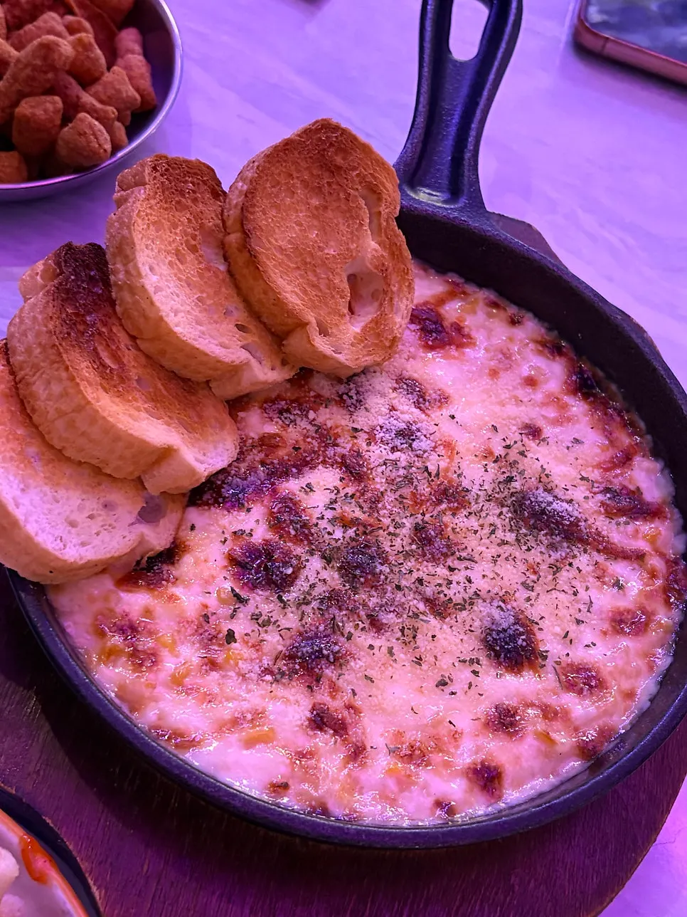 갈릭 콘 치즈와 바게트