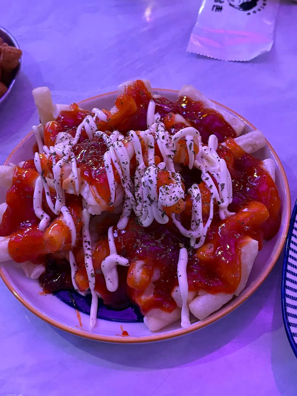 수북하게 담긴 떡꼬치