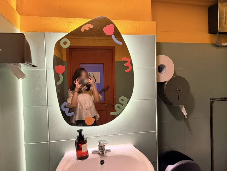 Restroom mirror inside Ho Samchon Yeongdeungpo