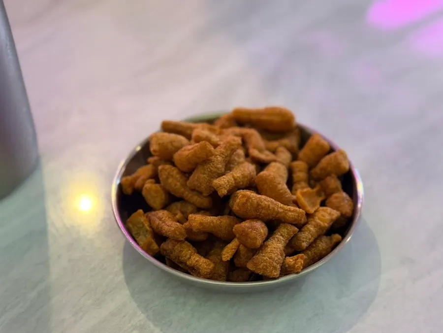 Complimentary chicken-leg-shaped crackers