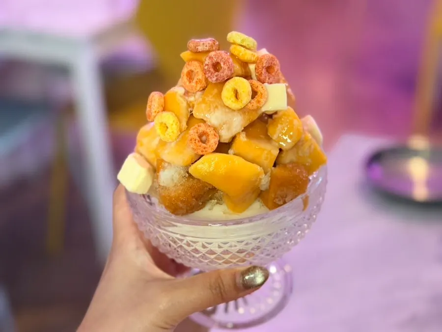 Mango bingsu topped with mango and cube toppings