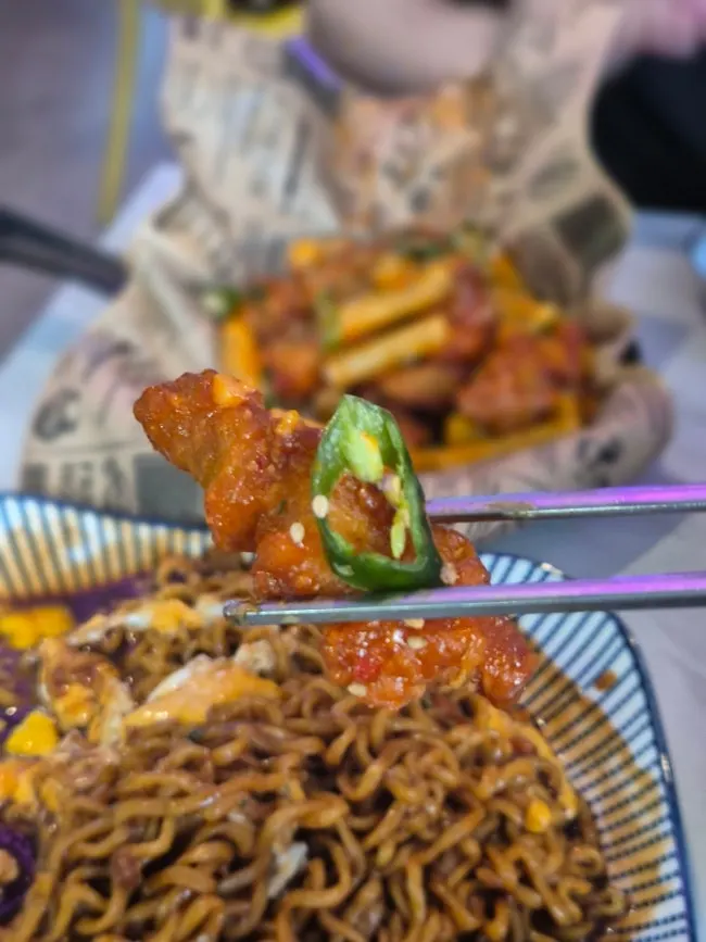 청양고추를 올린 바베큐치킨
