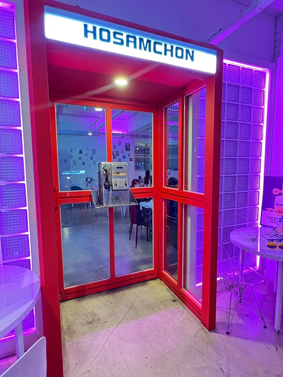Ho Samchon's door handle shaped like an old rotary telephone