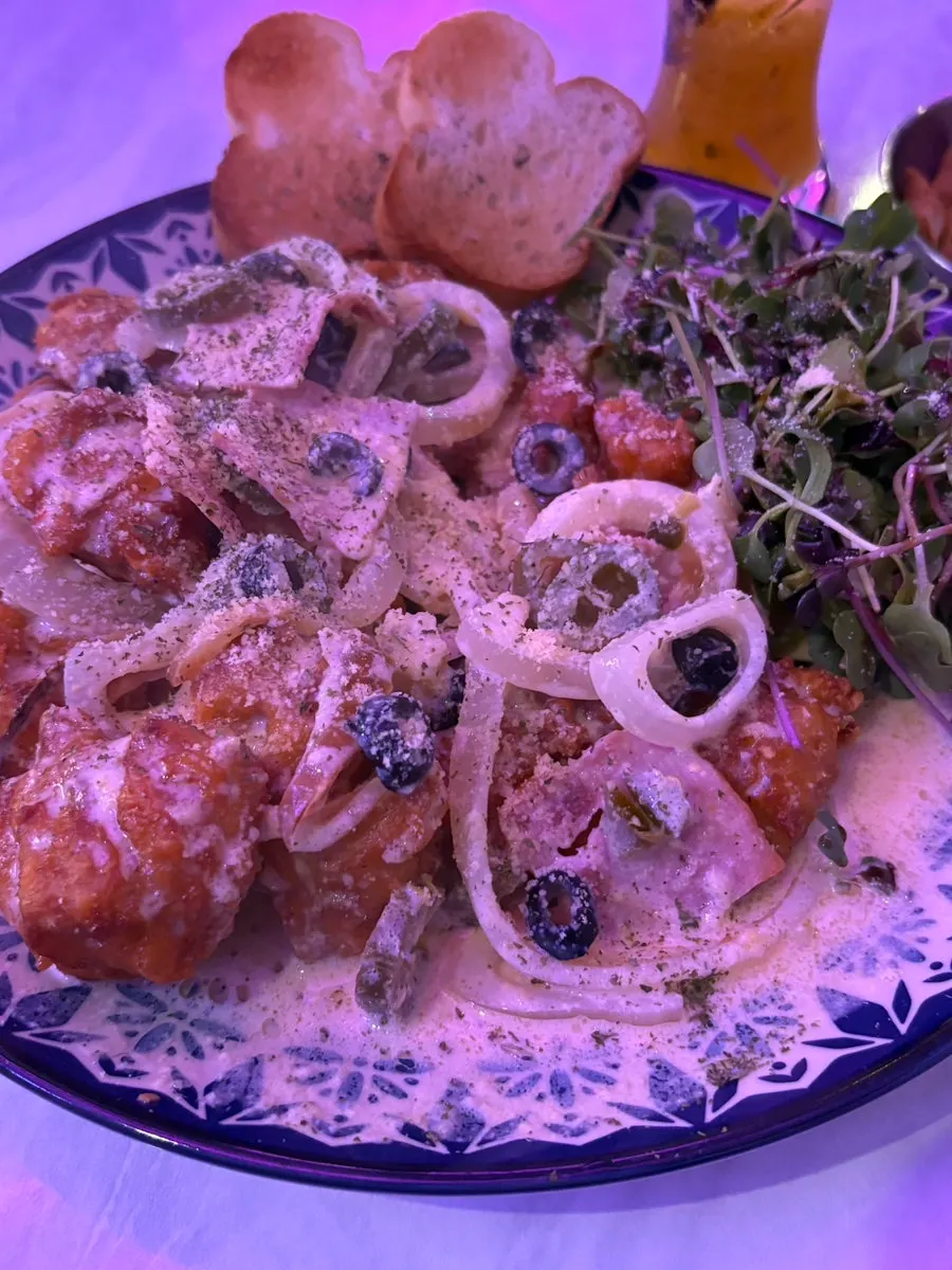 Carbo chicken topped with jalapeño and olives