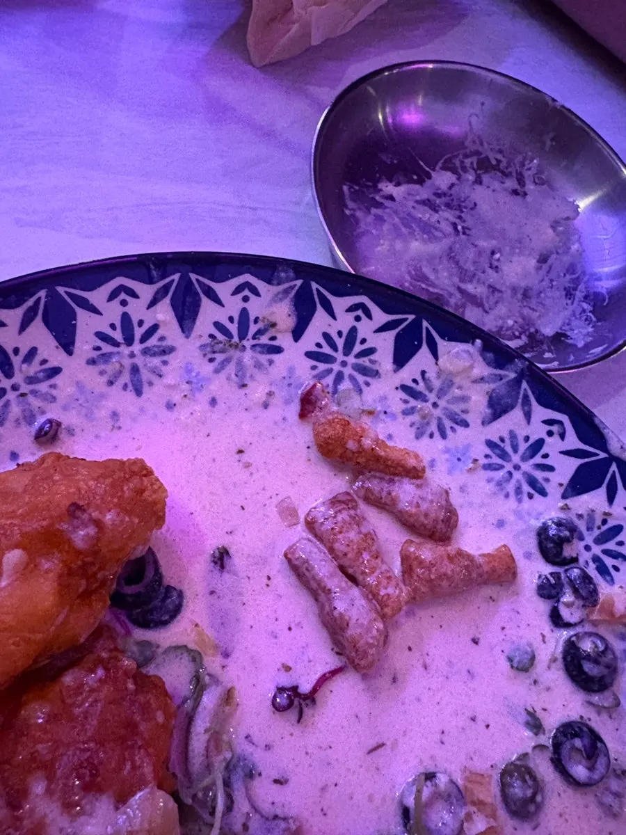Mixing the chicken snack into the carbo sauce