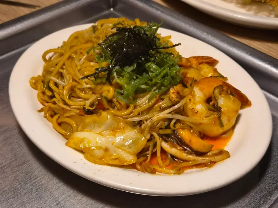 Togarashi yakisoba on the hot plate