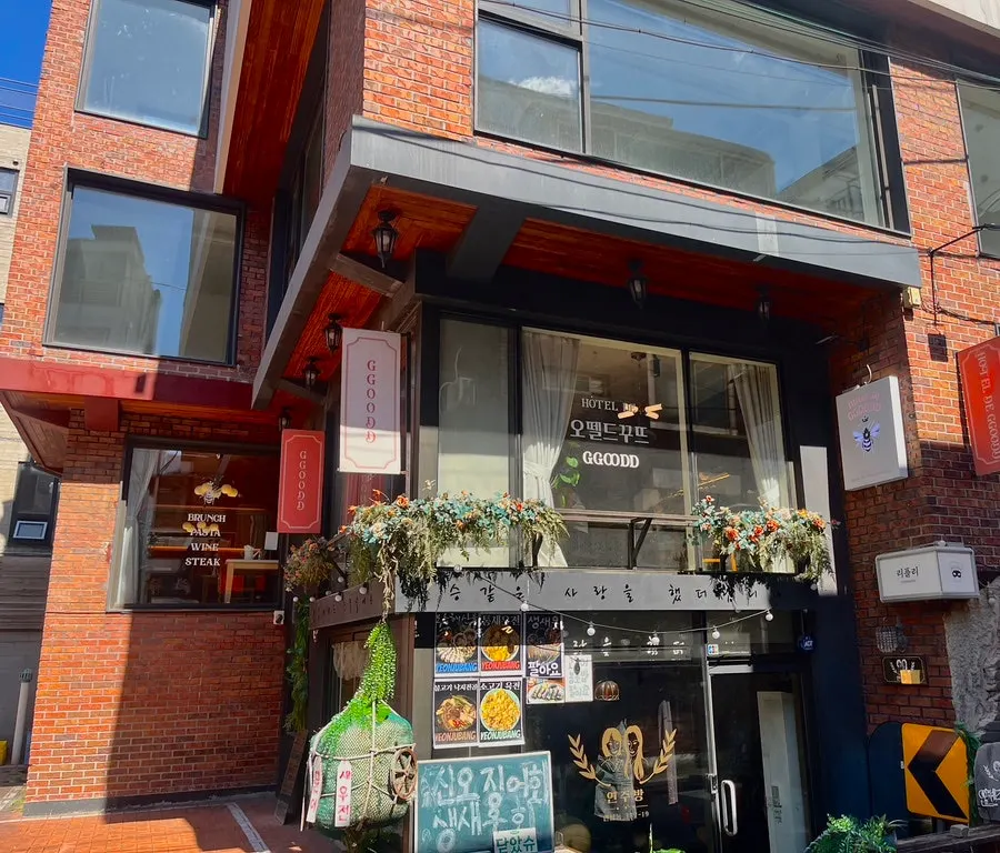 Exterior of the Yeonnam-dong brick building housing Hôtel de Couture