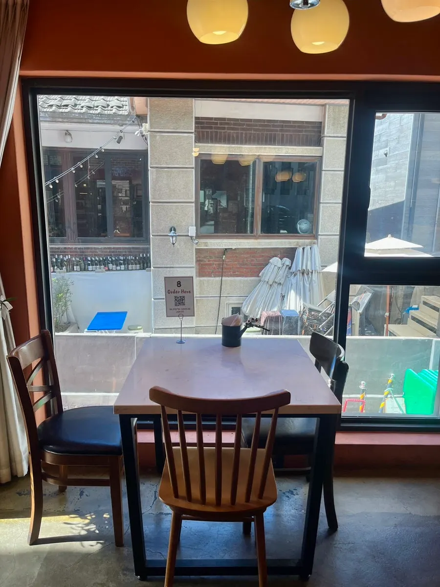 Widely spaced four-person tables at Hôtel de Couture