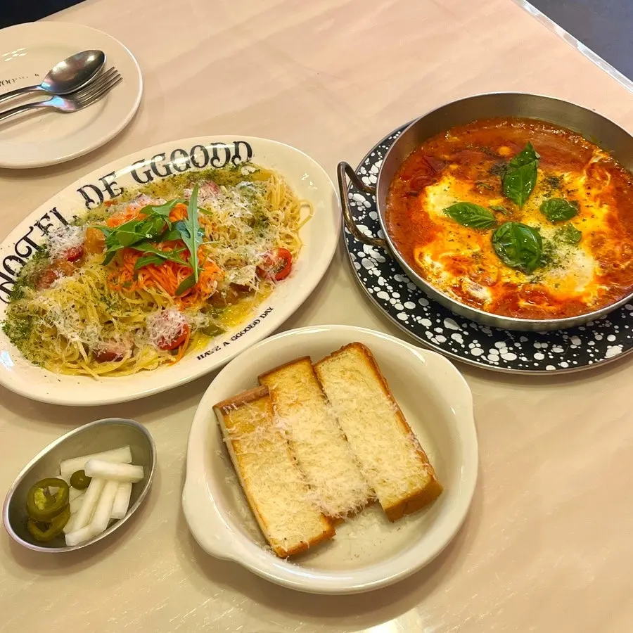 Table with both the pasta and the egg in hell