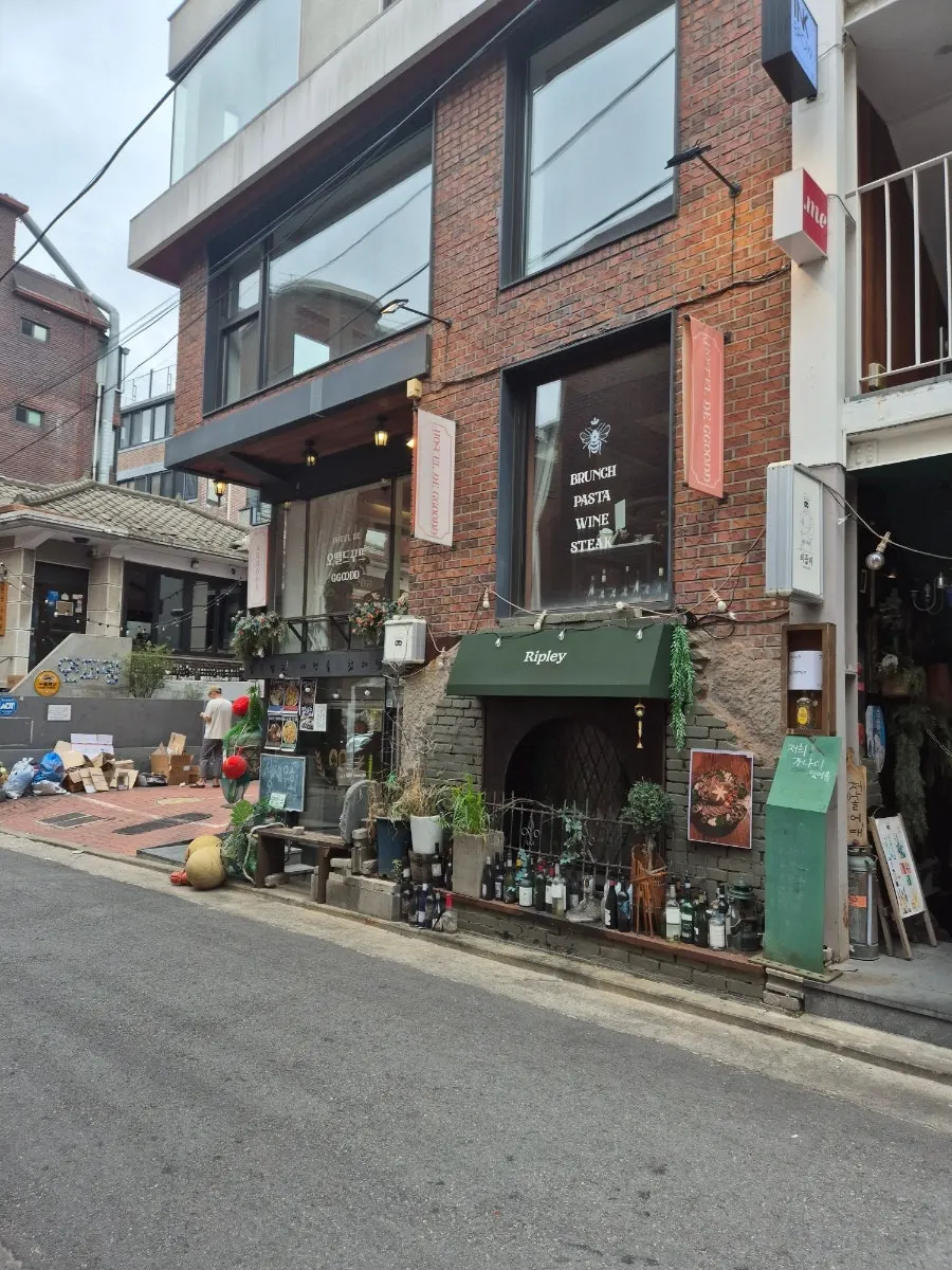 Exterior of Hôtel de Couture in Yeonnam-dong