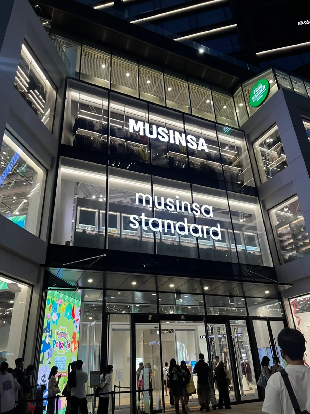 Exterior of Dwaeji Gomtang House at Musinsa Mega Store, Seongsu