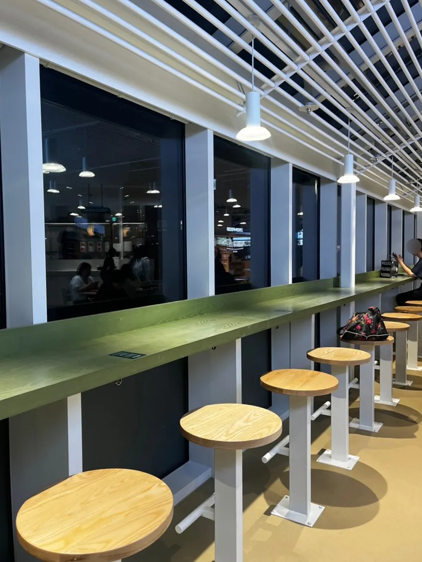 Clean, well-kept self-serve bar in the food garden