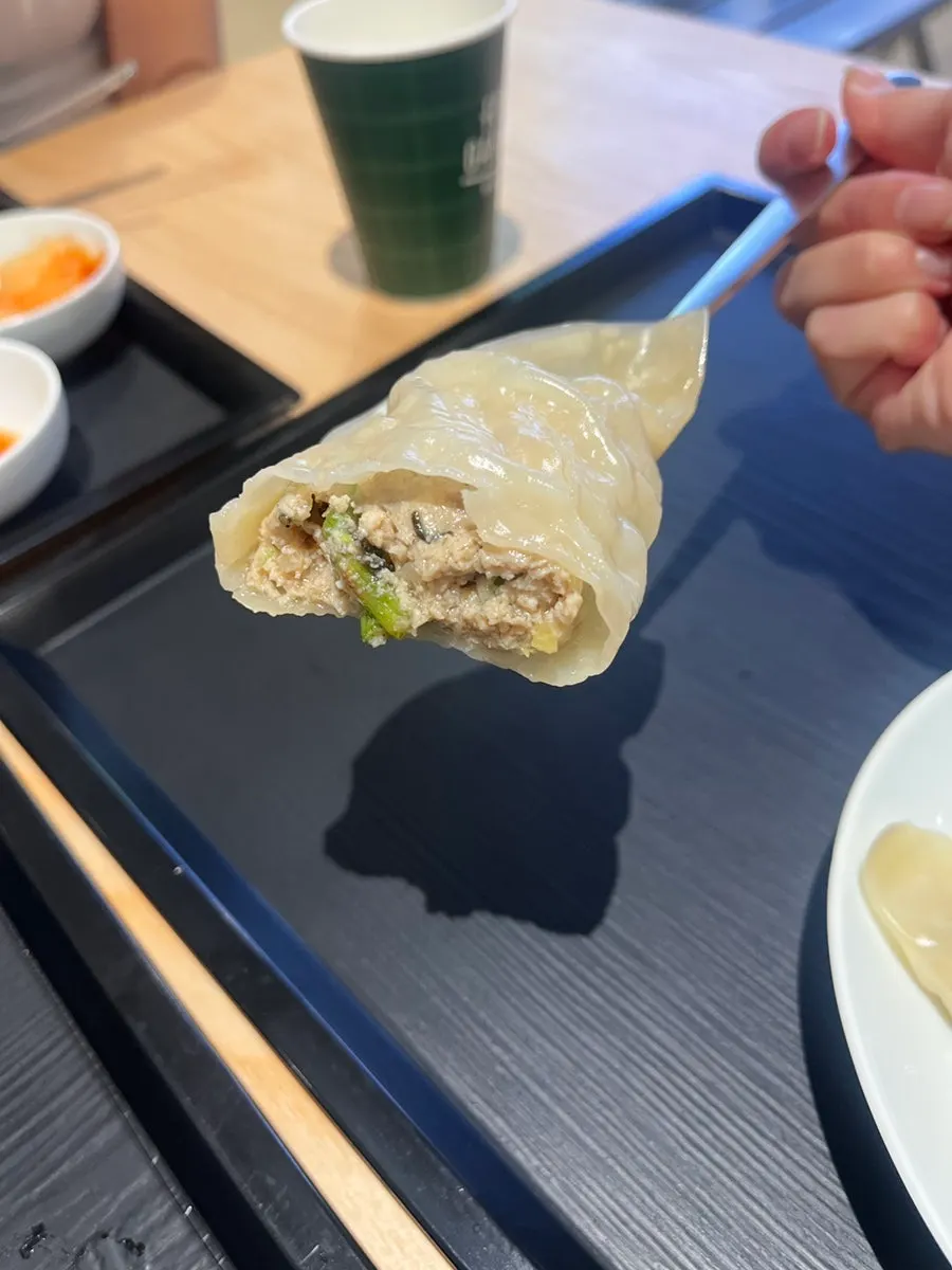 Palm-sized minari-tot king mandu