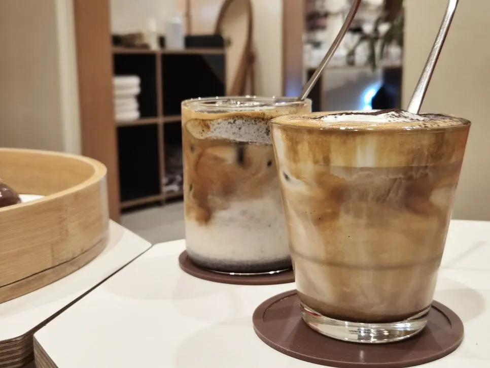 バニラアイスクリームときな粉をのせたカボチャワッフル