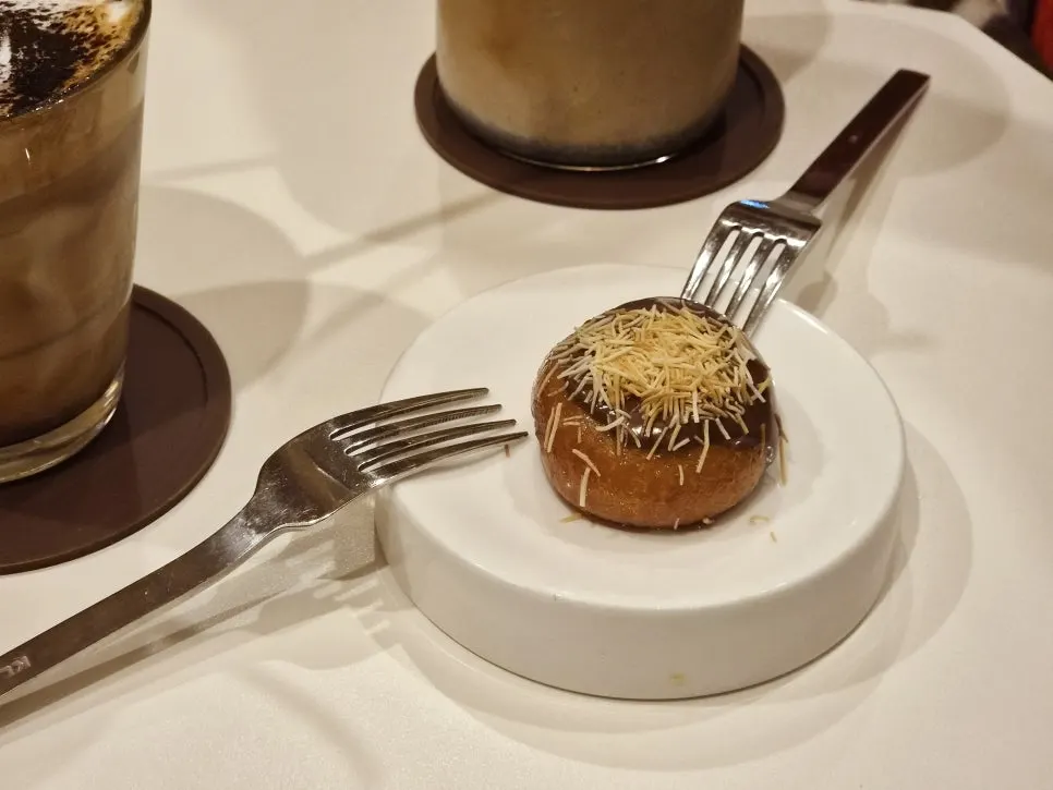 天然バニラビーンズの風味のデカフェバニラビーンズラテ