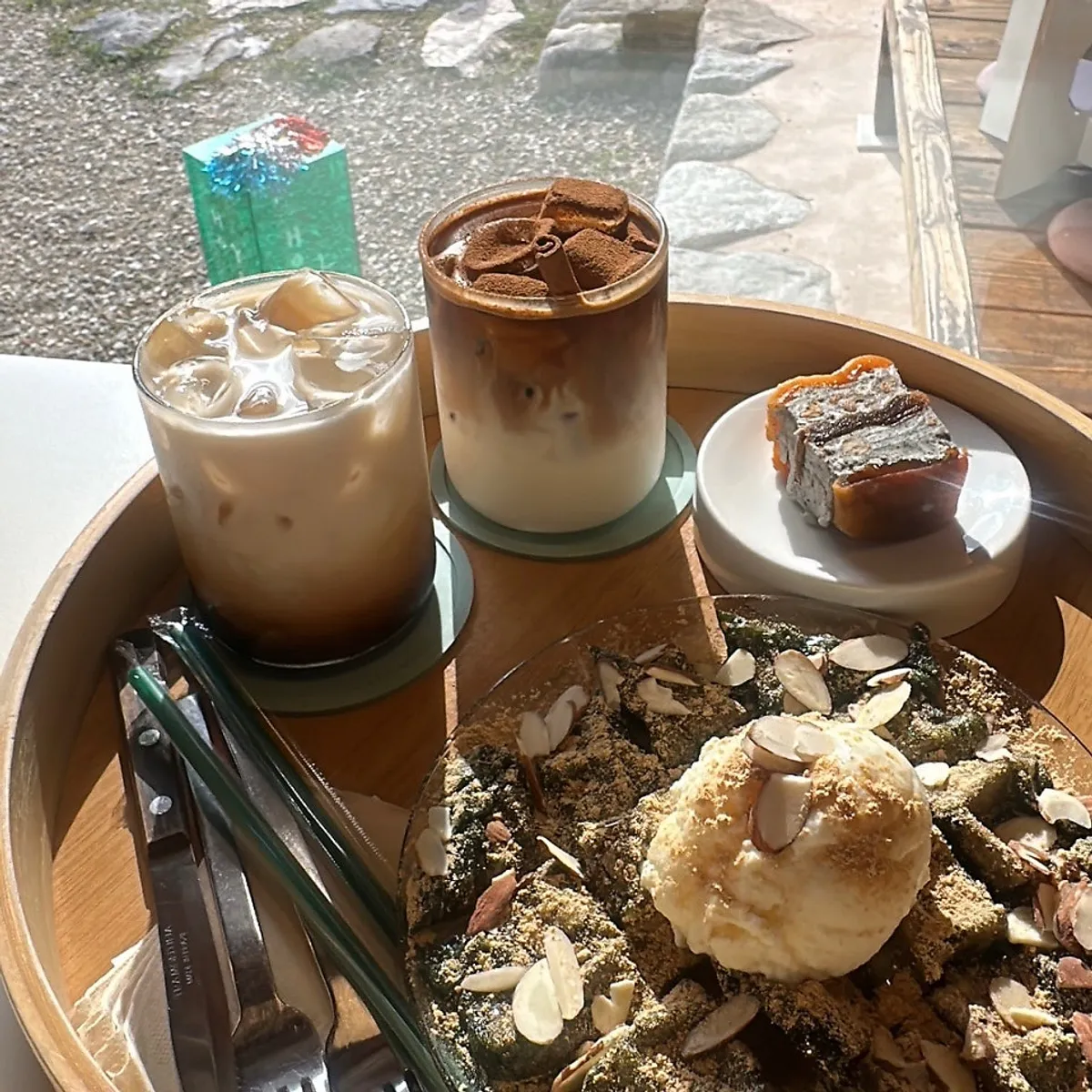 Desserts and drinks set at the window seat at Hoyang Horim