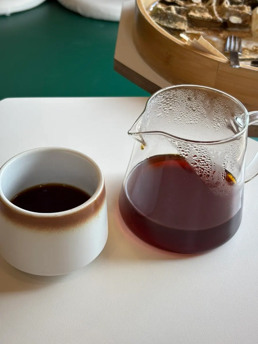 Hot hand-drip coffee with a peach aroma